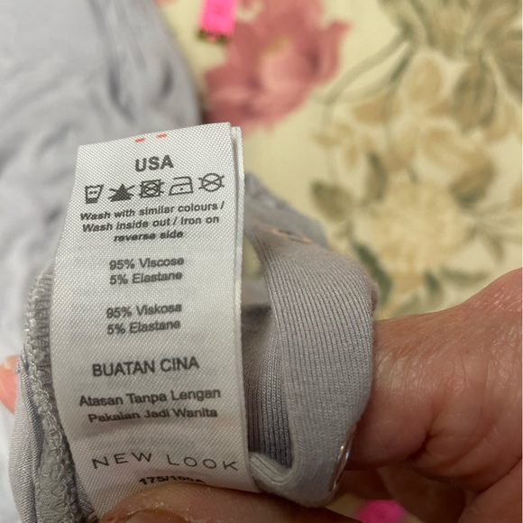 New Look size 12 tank top with snaps on sides - Picture 8 of 8